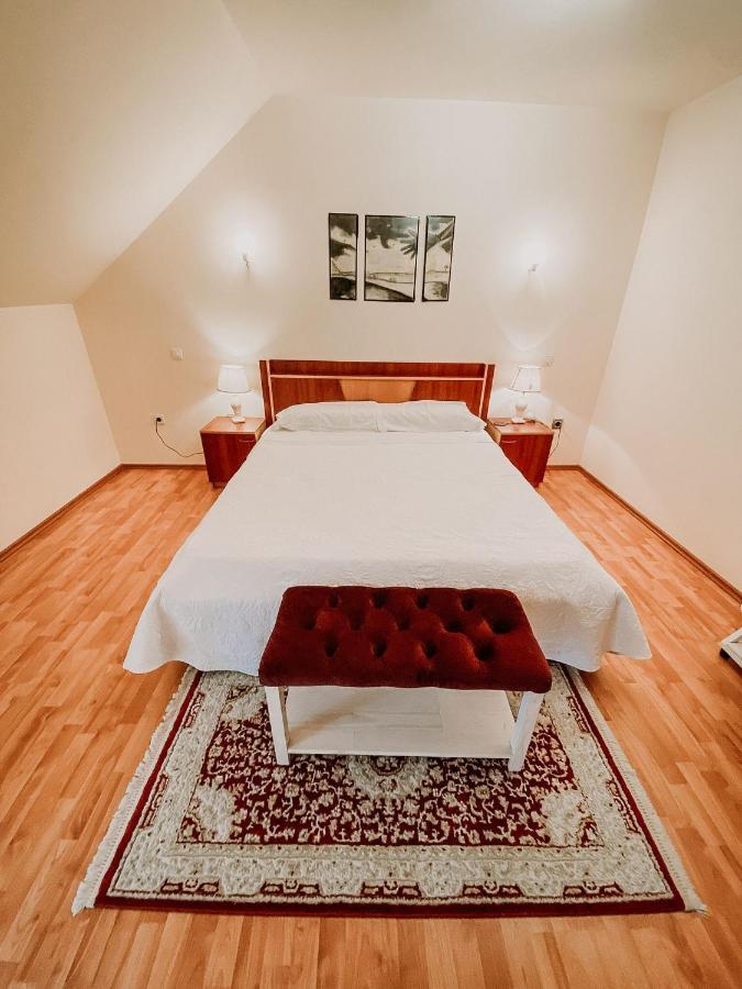 Cosy Bedroom For 2 With Balcony In A Family Villa Turnu Magurele Exterior photo
