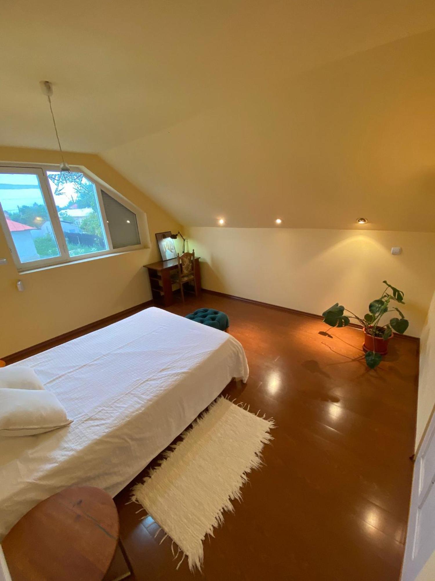 Cosy Bedroom For 2 With Balcony In A Family Villa Turnu Magurele Exterior photo